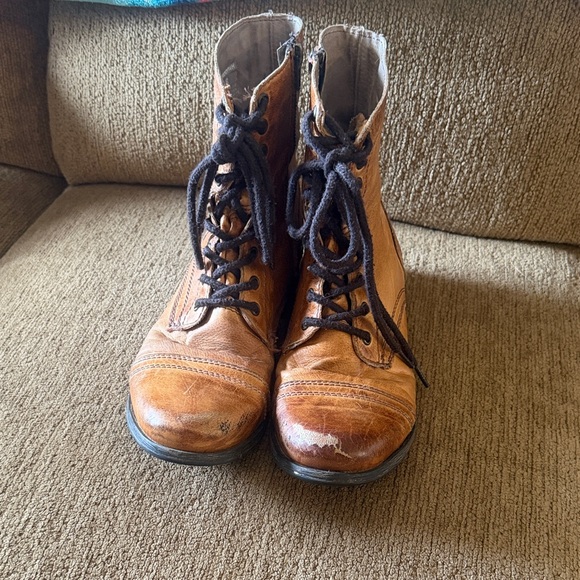 Steve Madden Other - Steve Madden Tan Leather Lace-Up Boots